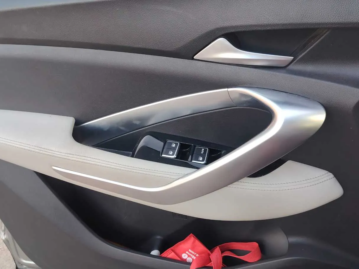Car image 30