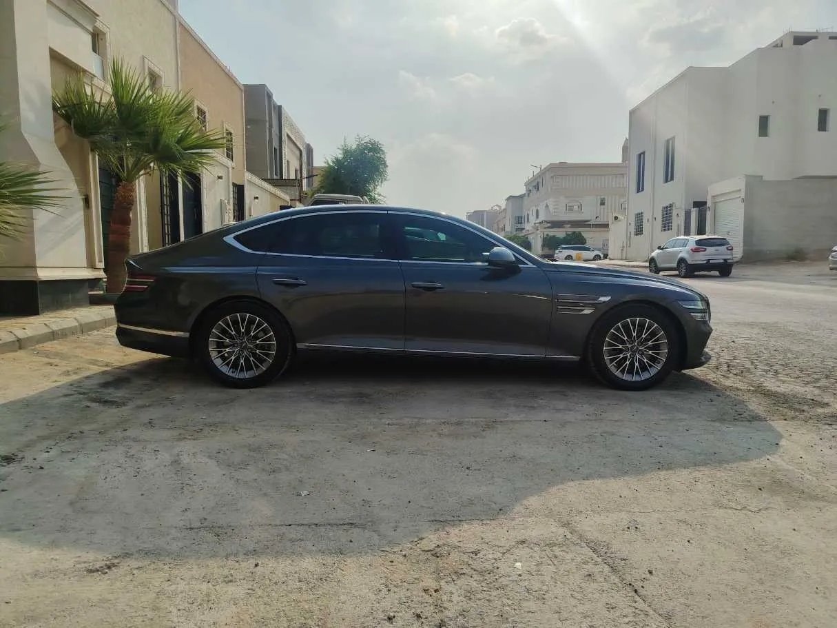 Car image 5