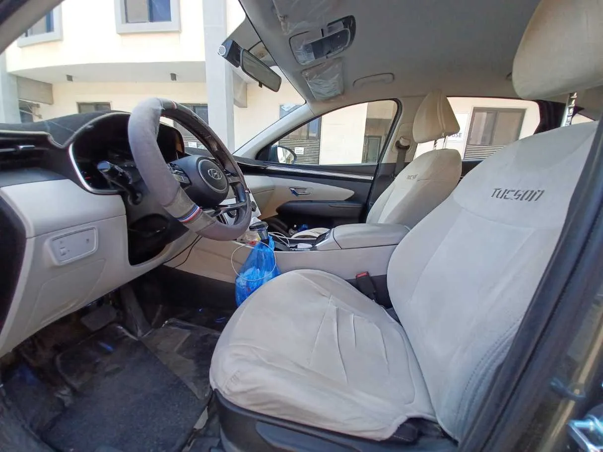 Car image 10