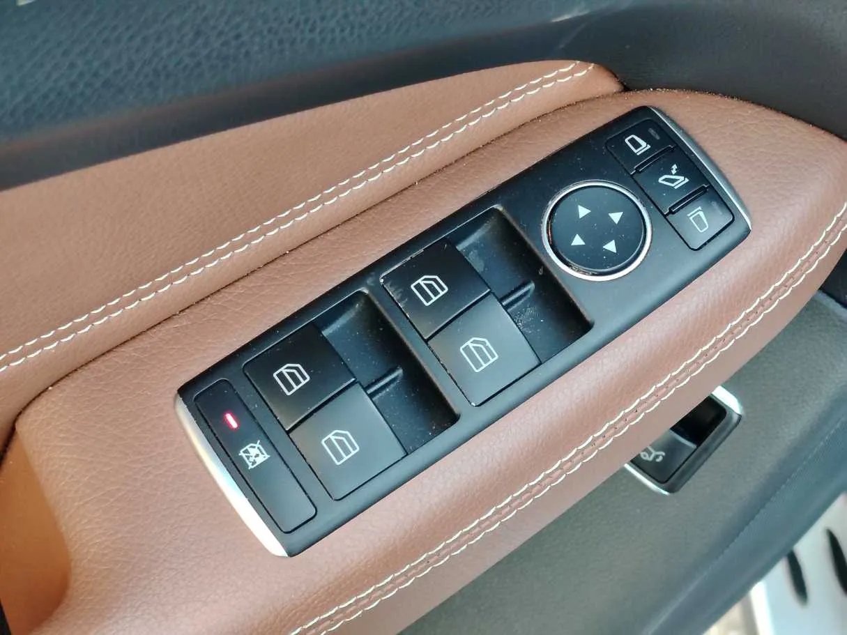 Car image 28