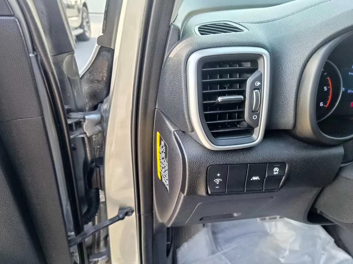 Car image 29