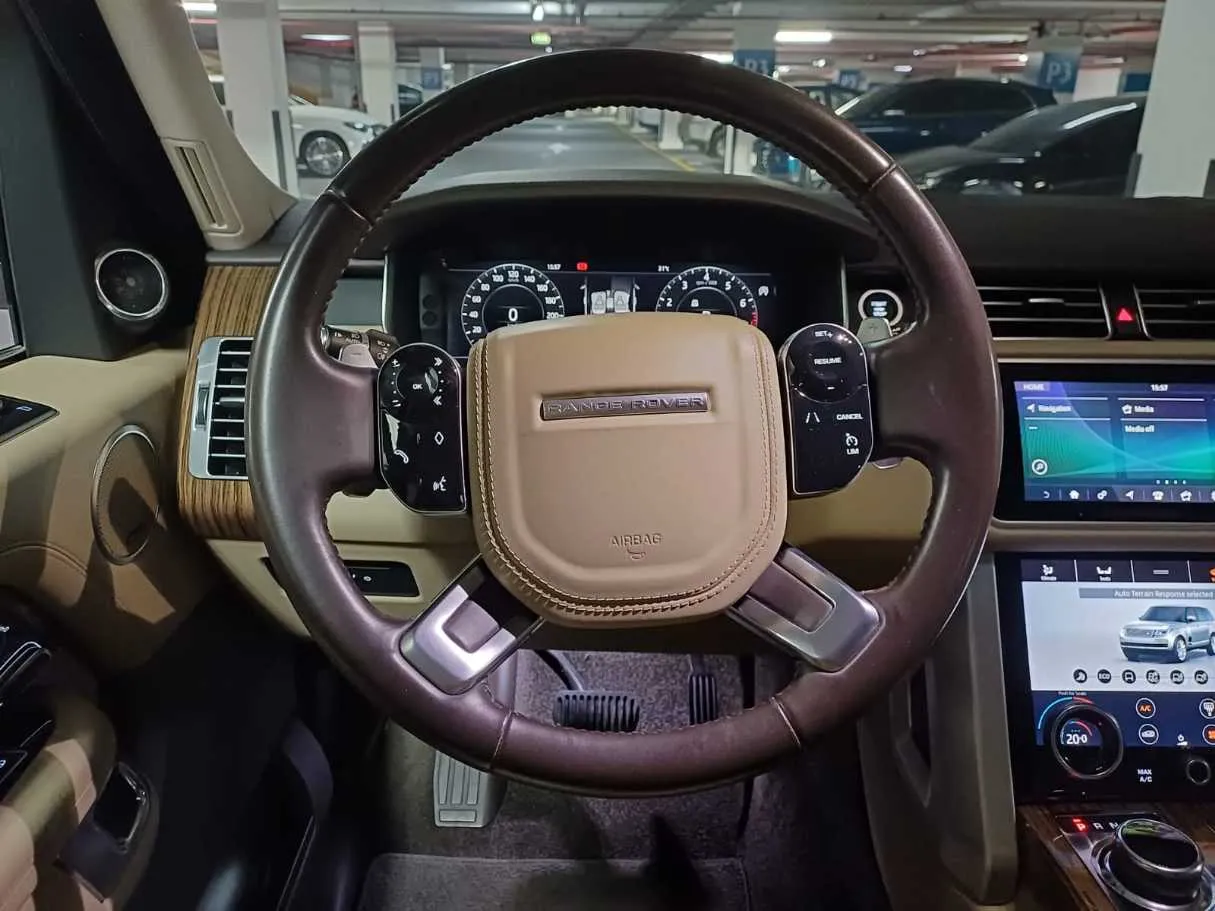Car image 18