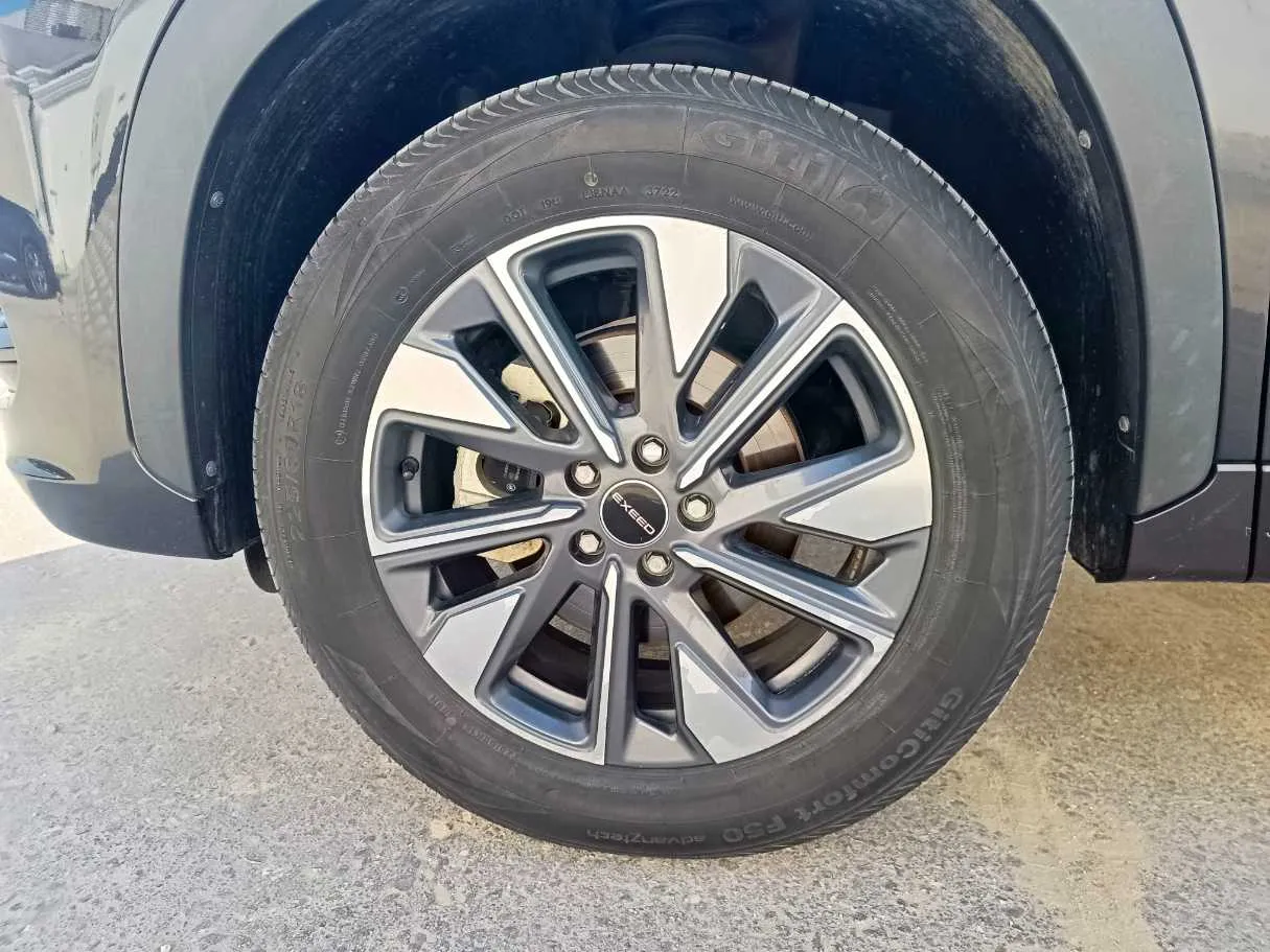 Car image 10