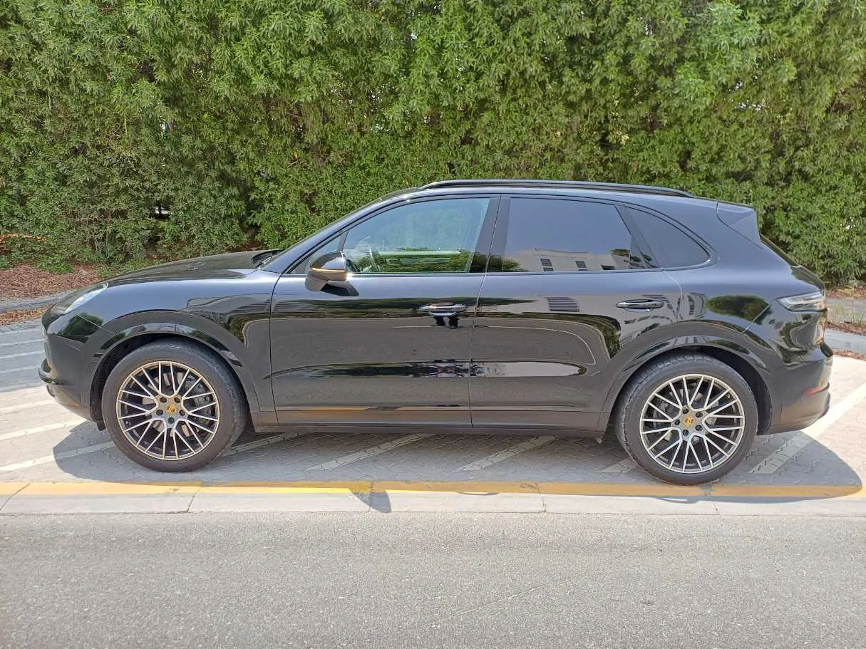 Car image 4
