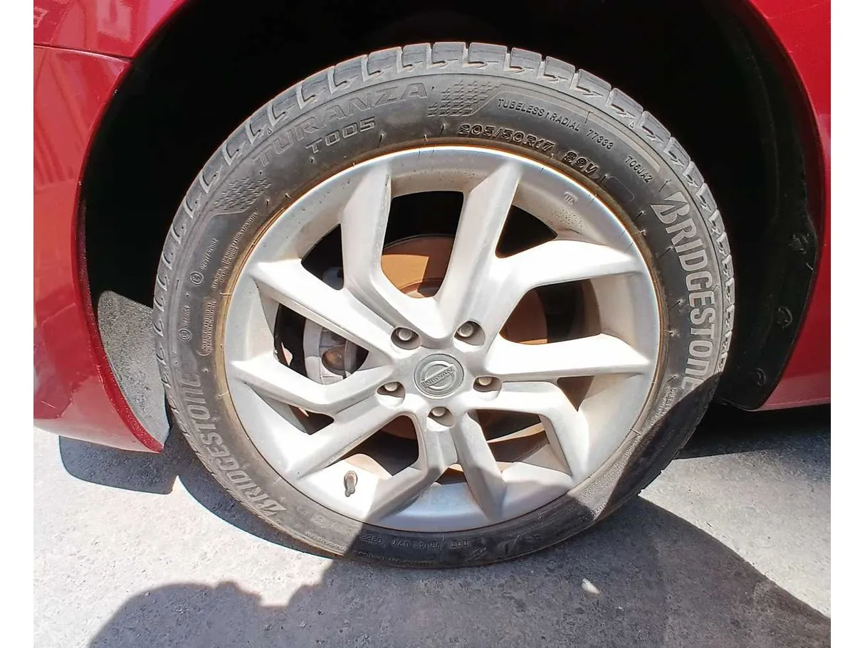 Car image 9