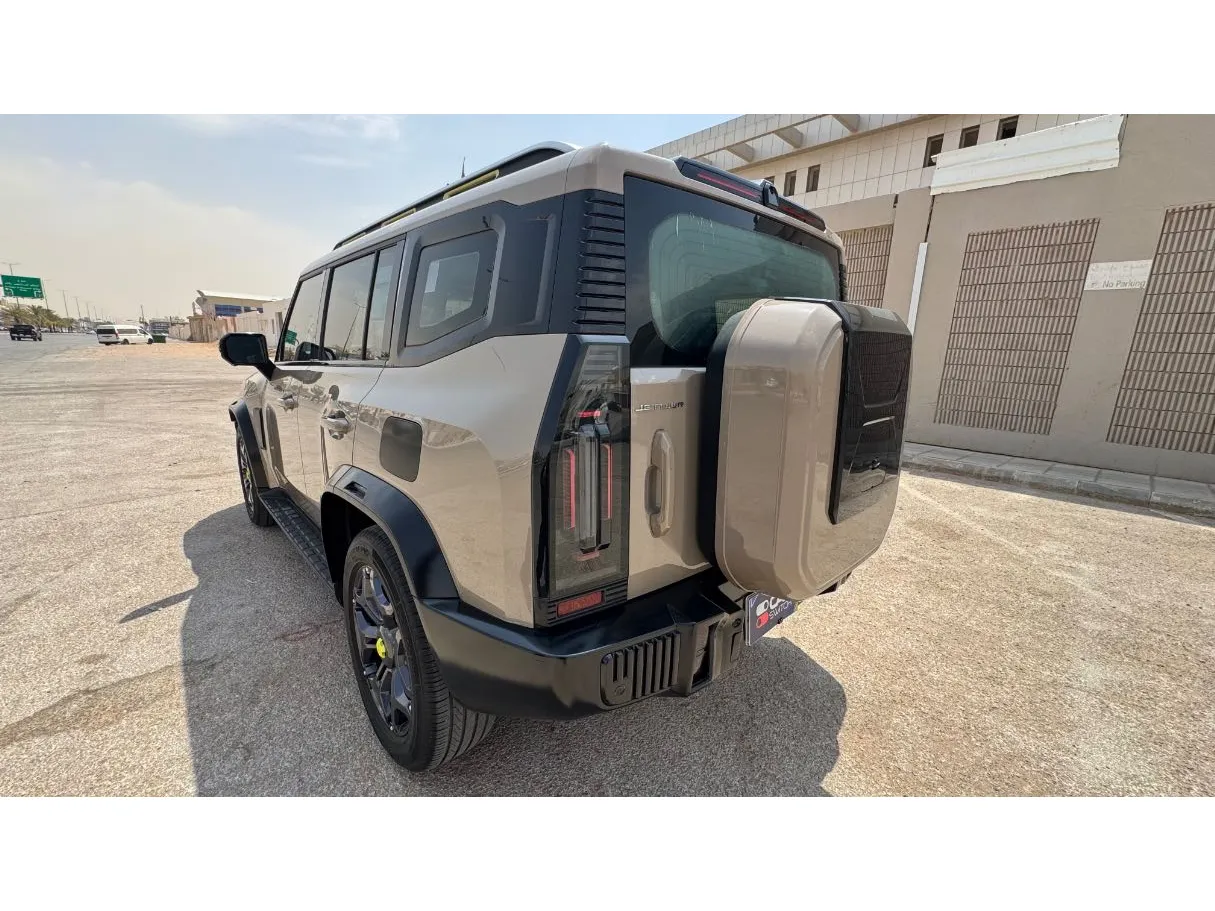 Car image 7