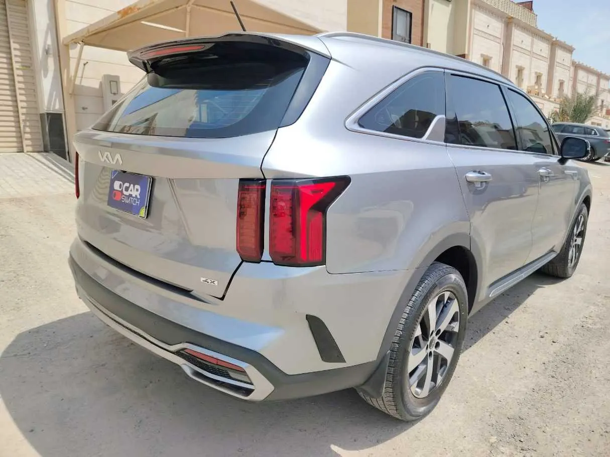 Car image 5