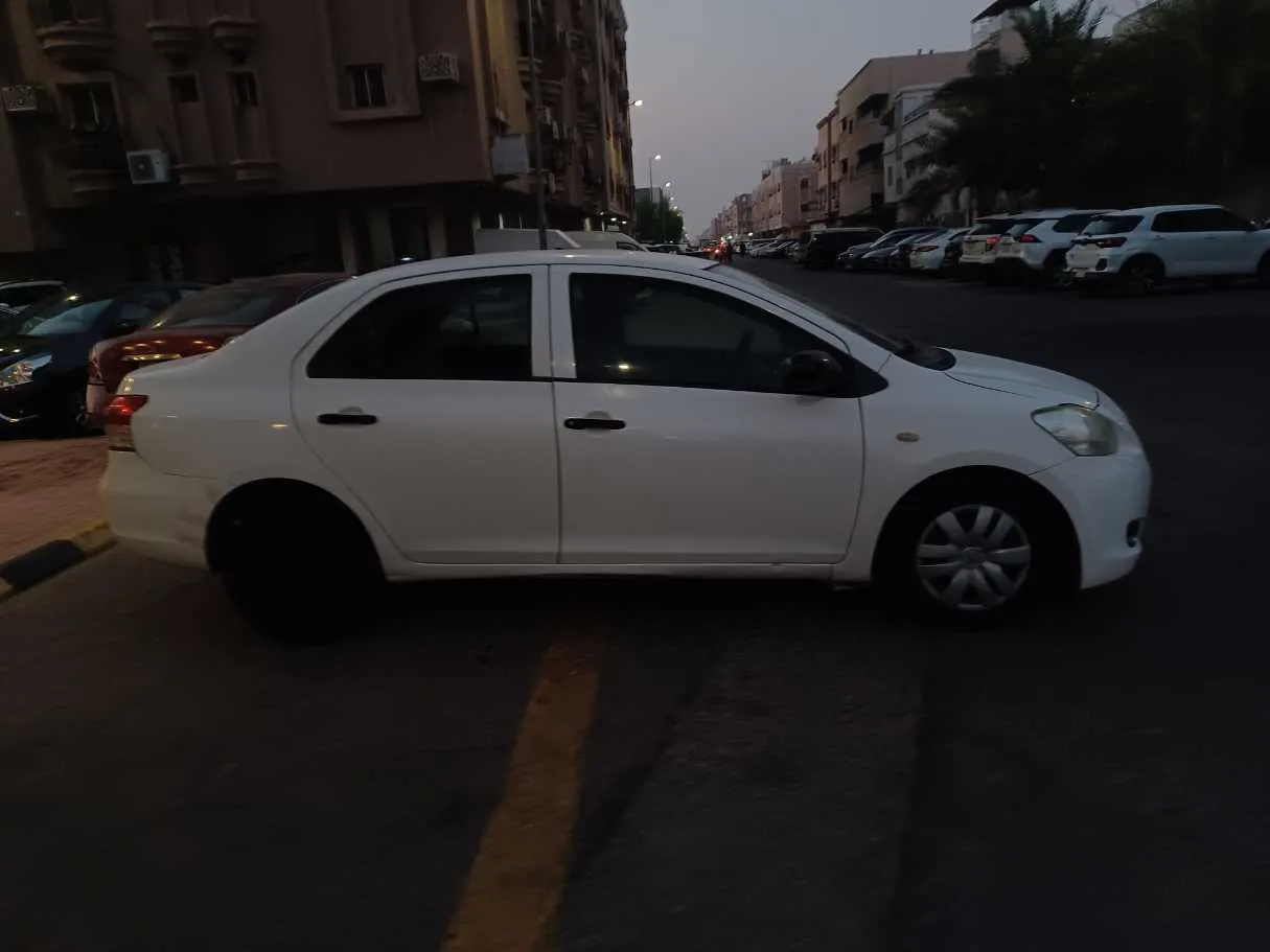 Car image 4