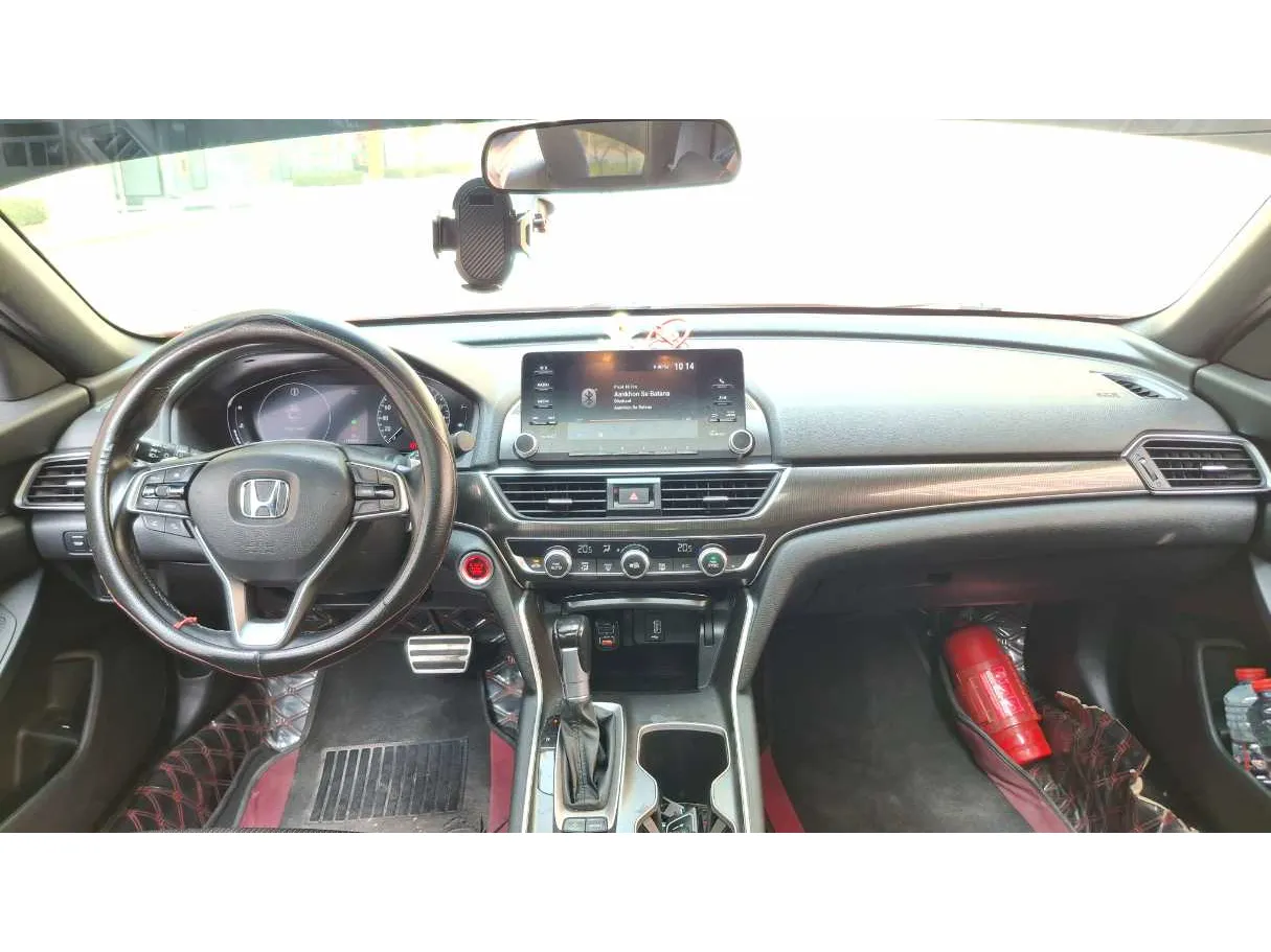 Car image 18