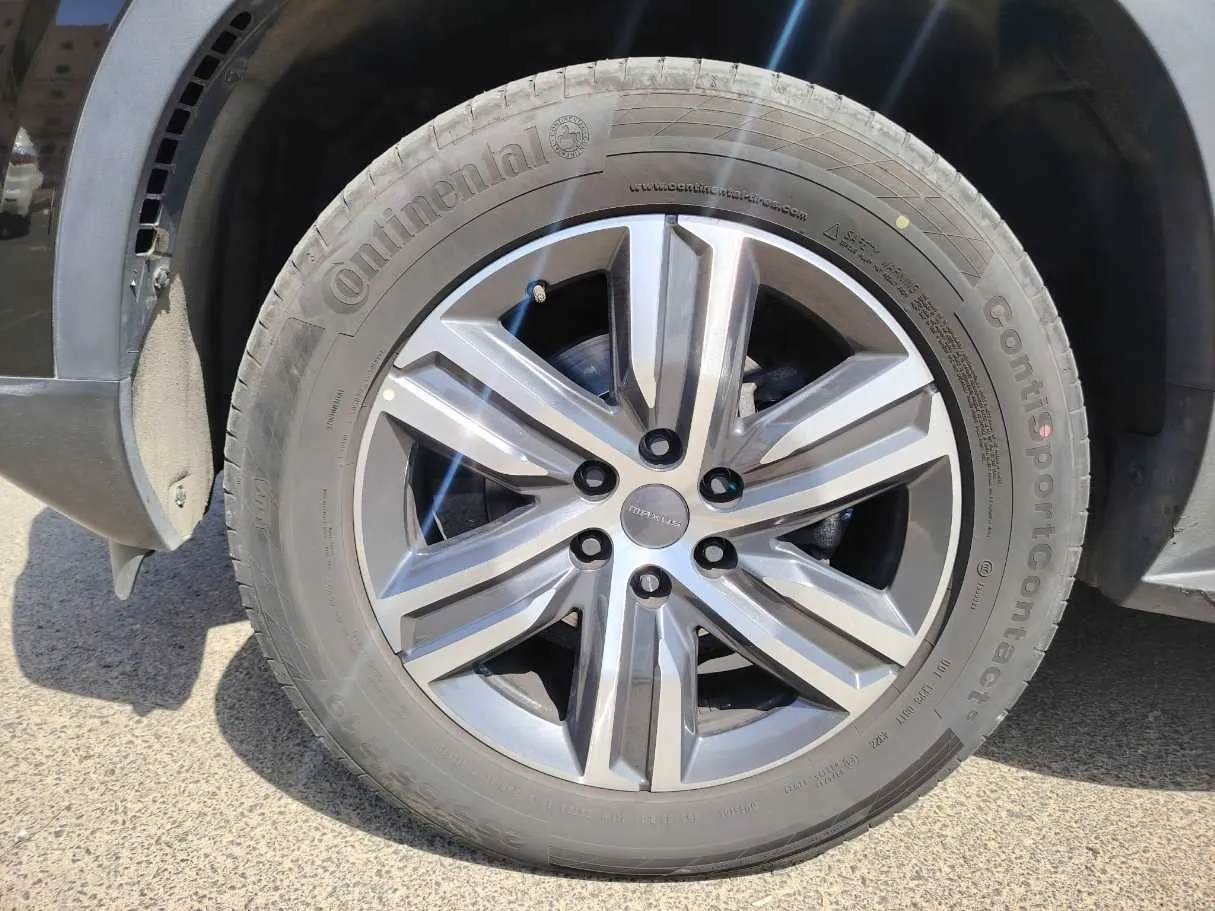 Car image 8
