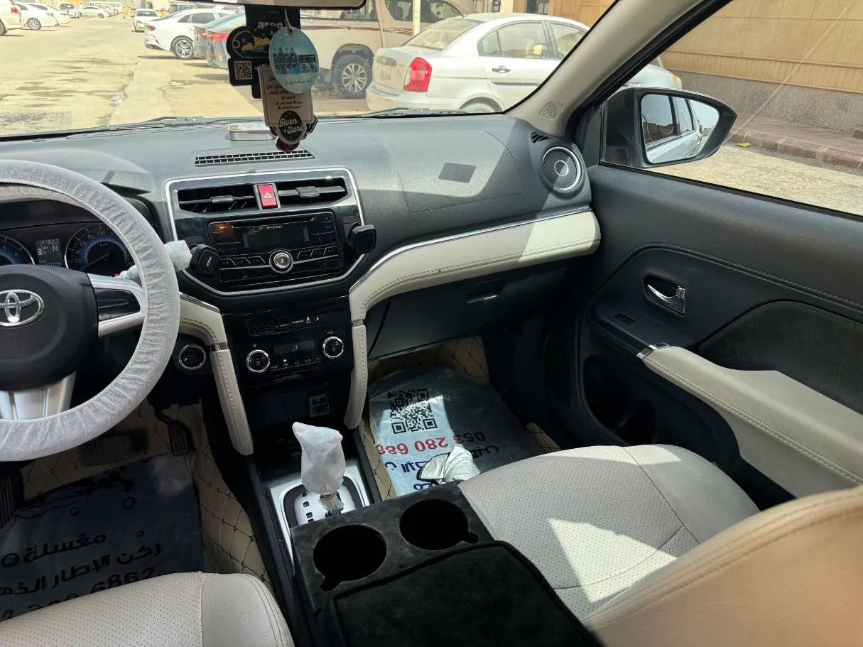 Car image 17