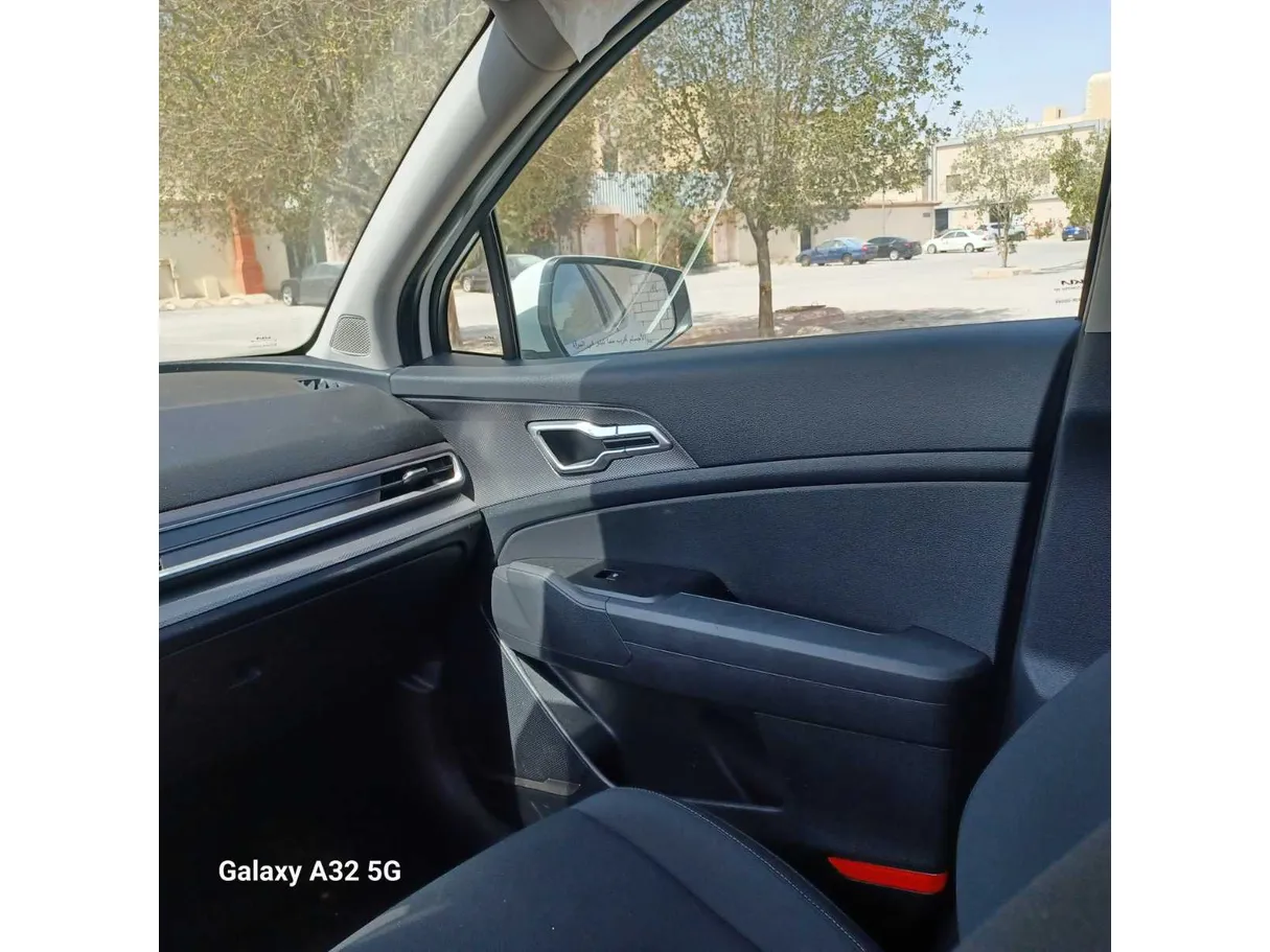 Car image 25