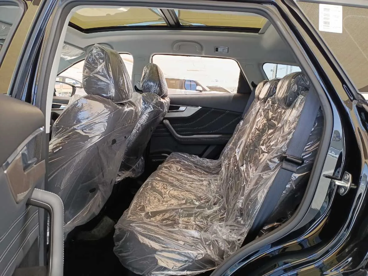 Car image 13