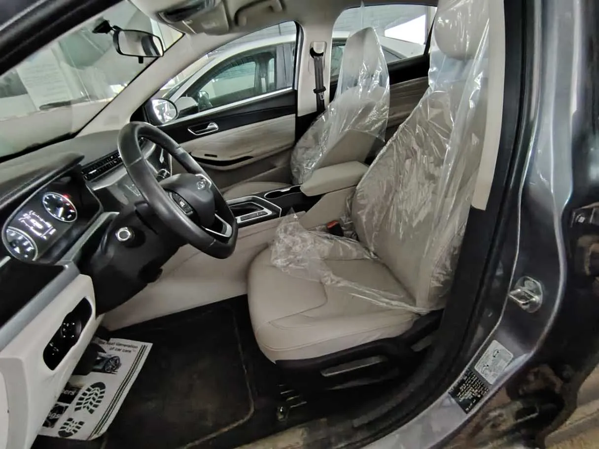 Car image 14