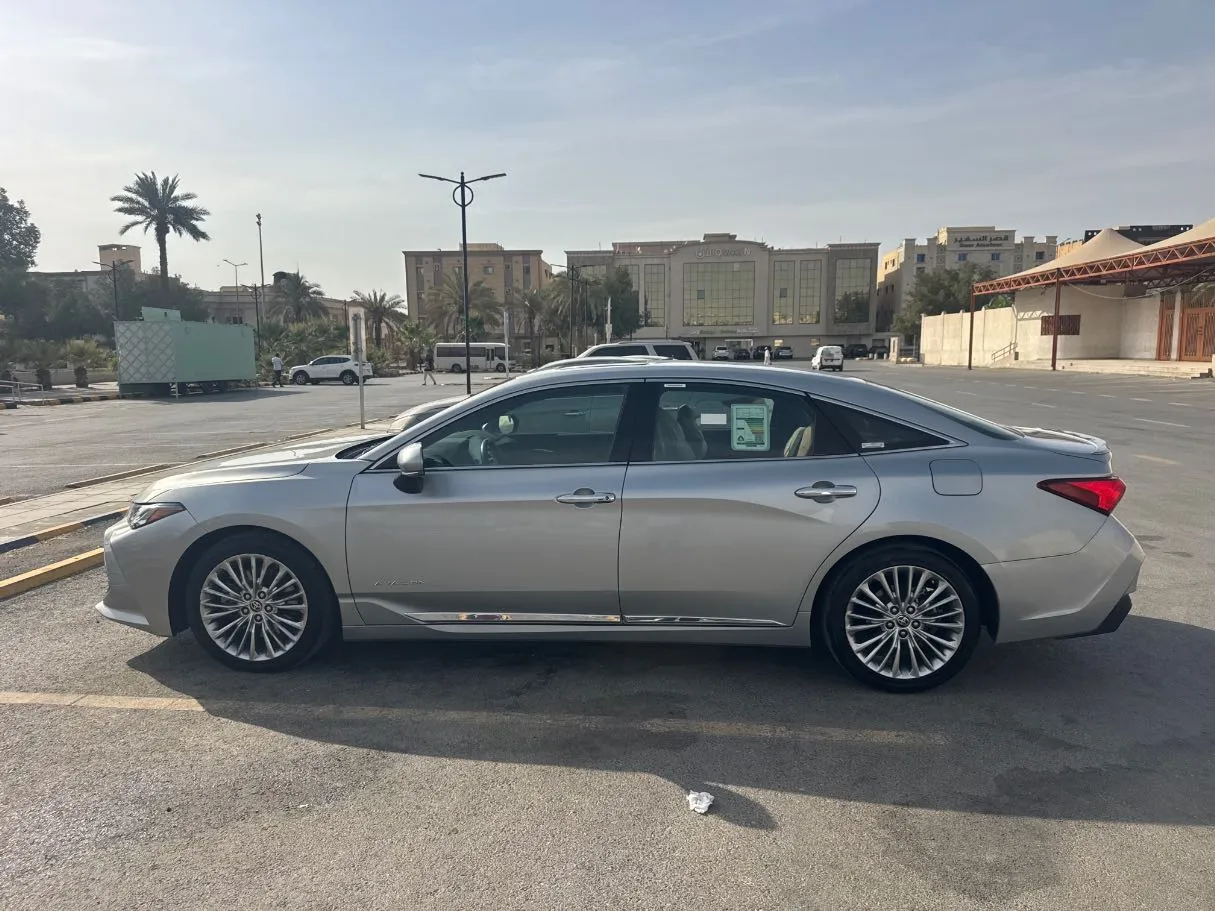 Car image 8