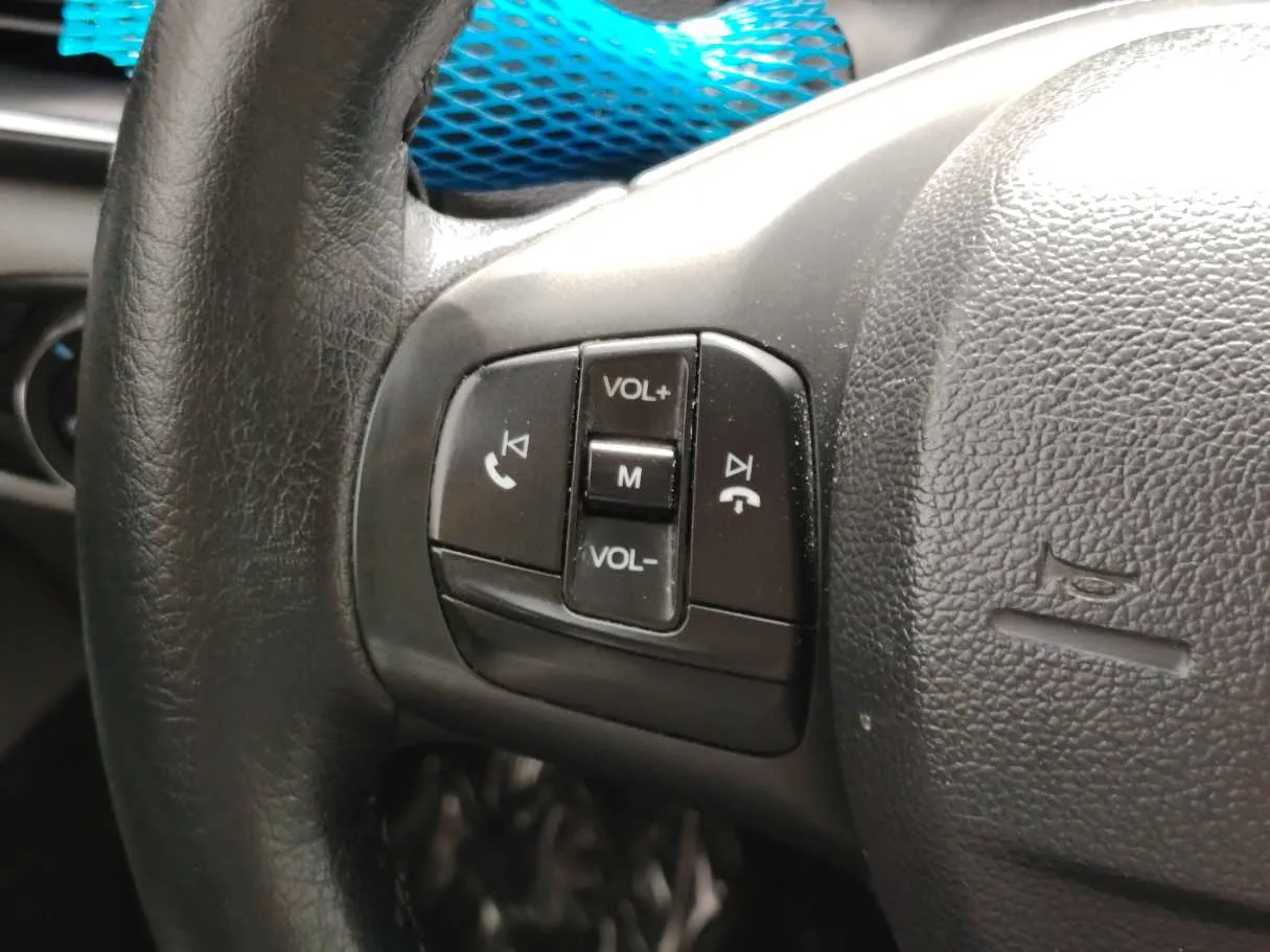Car image 26