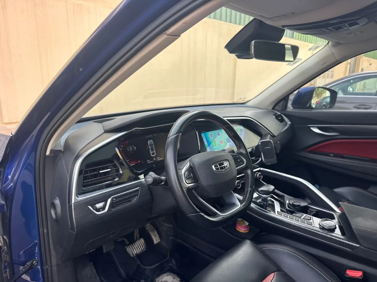 Car image 12