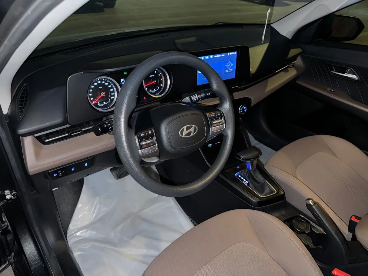Car image 8