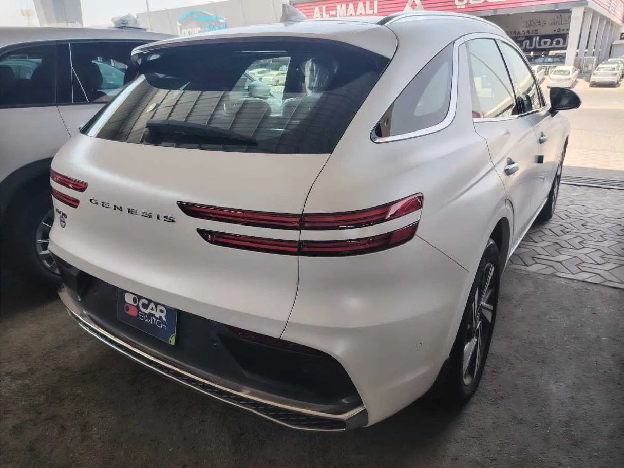 Car image 5