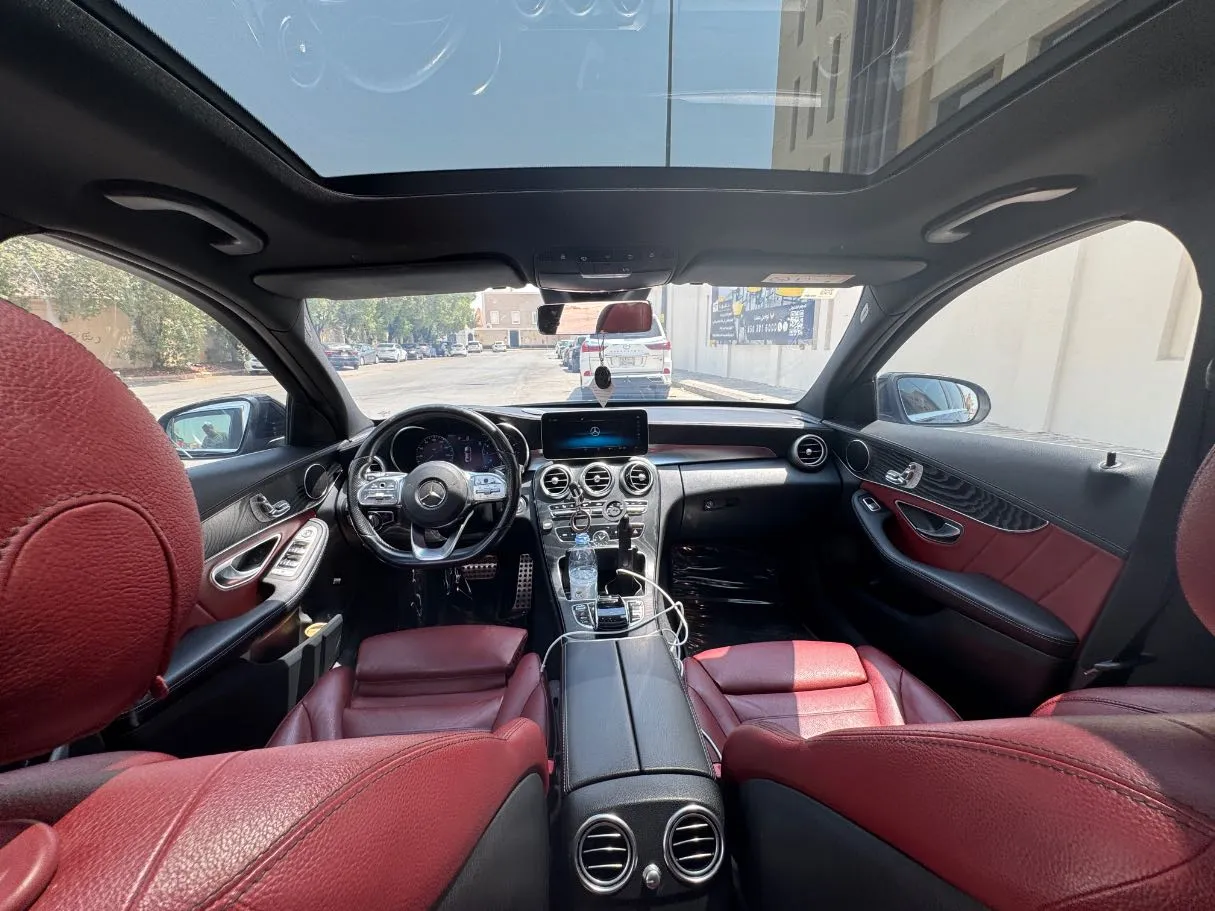 Car image 12