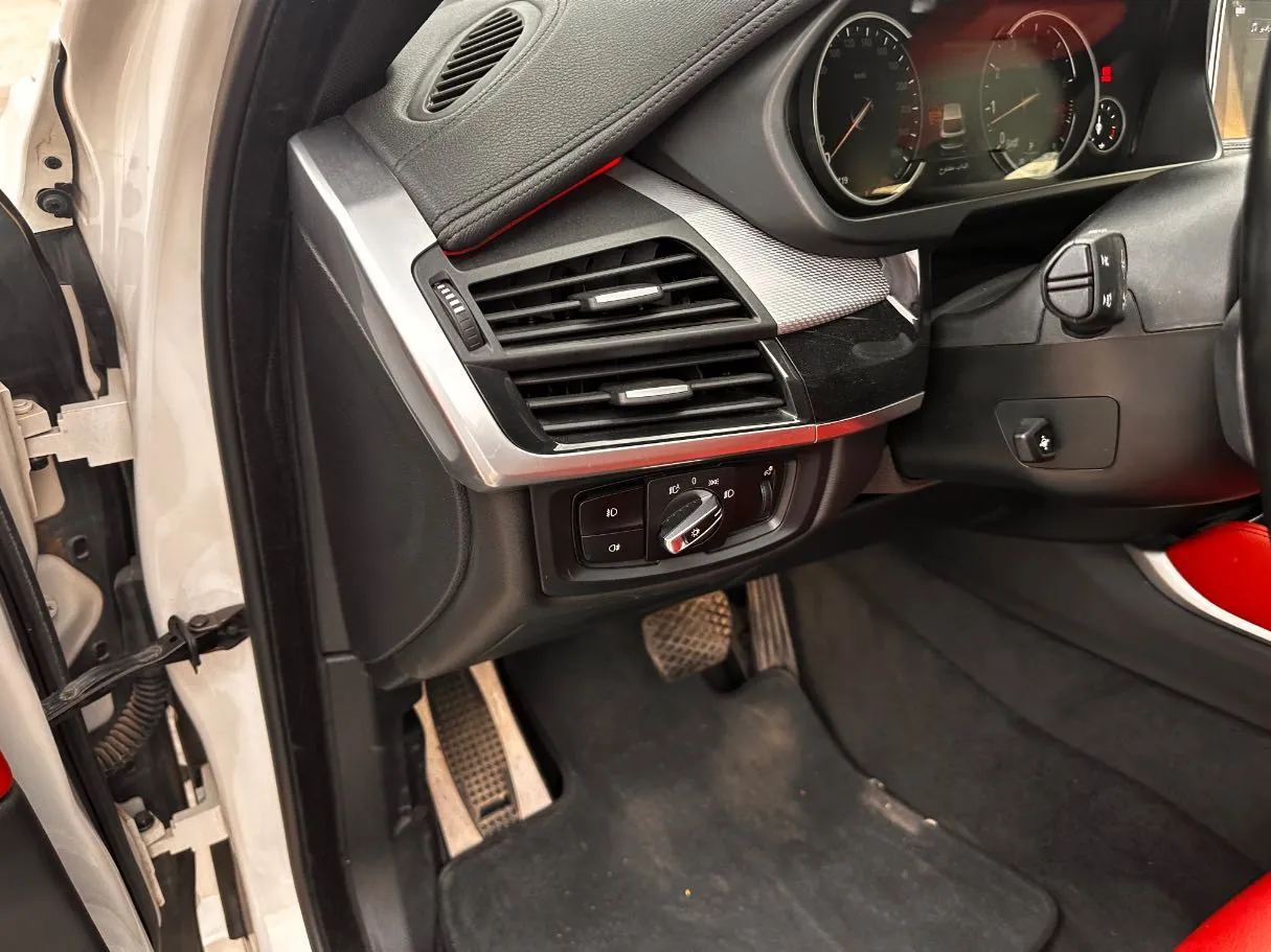 Car image 26