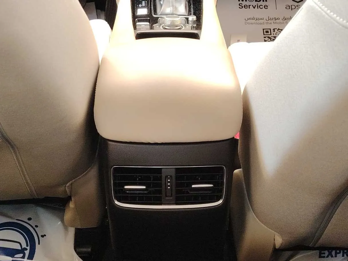 Car image 30
