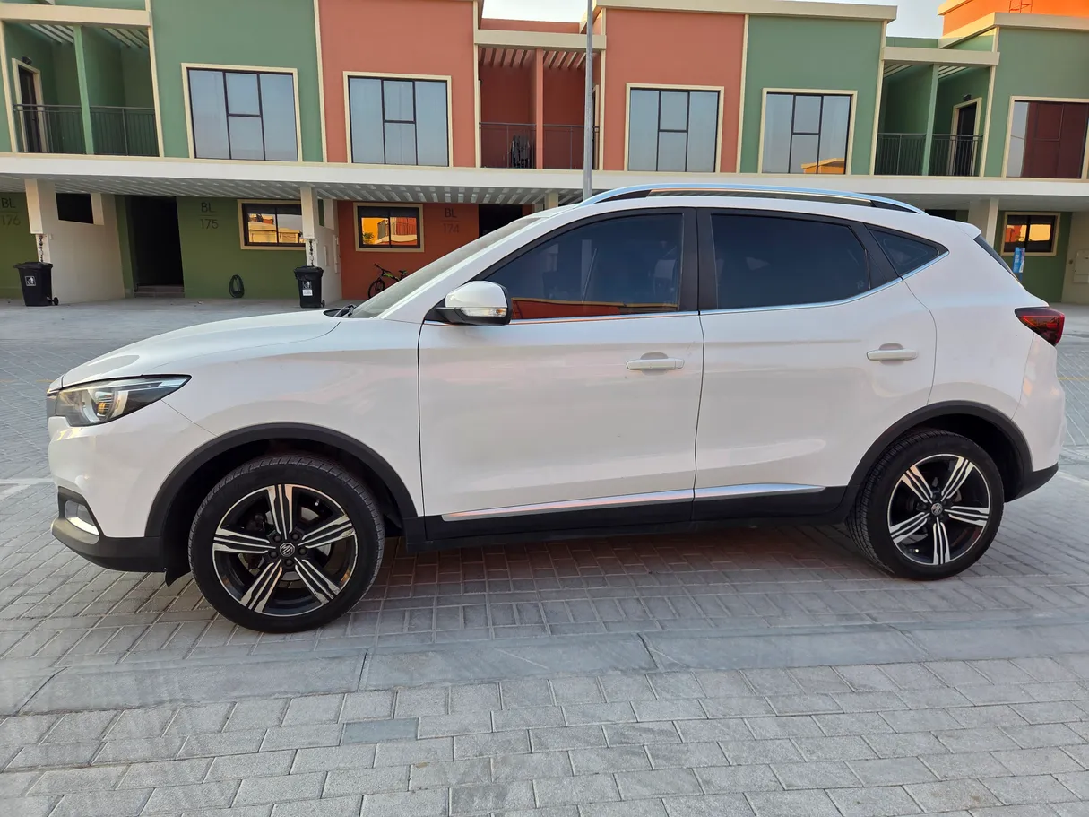 Car image 11