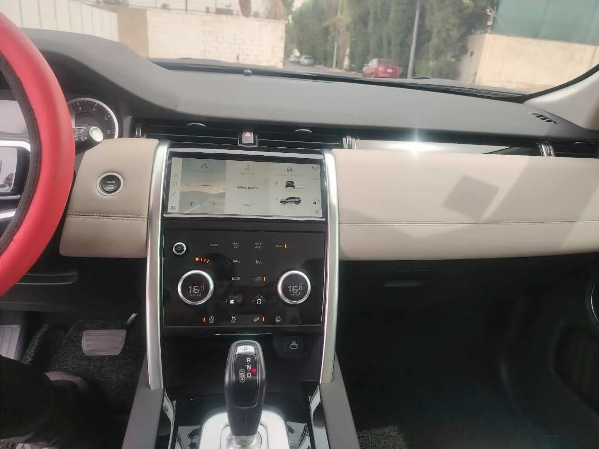 Car image 19