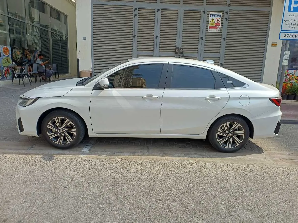 Car image 4