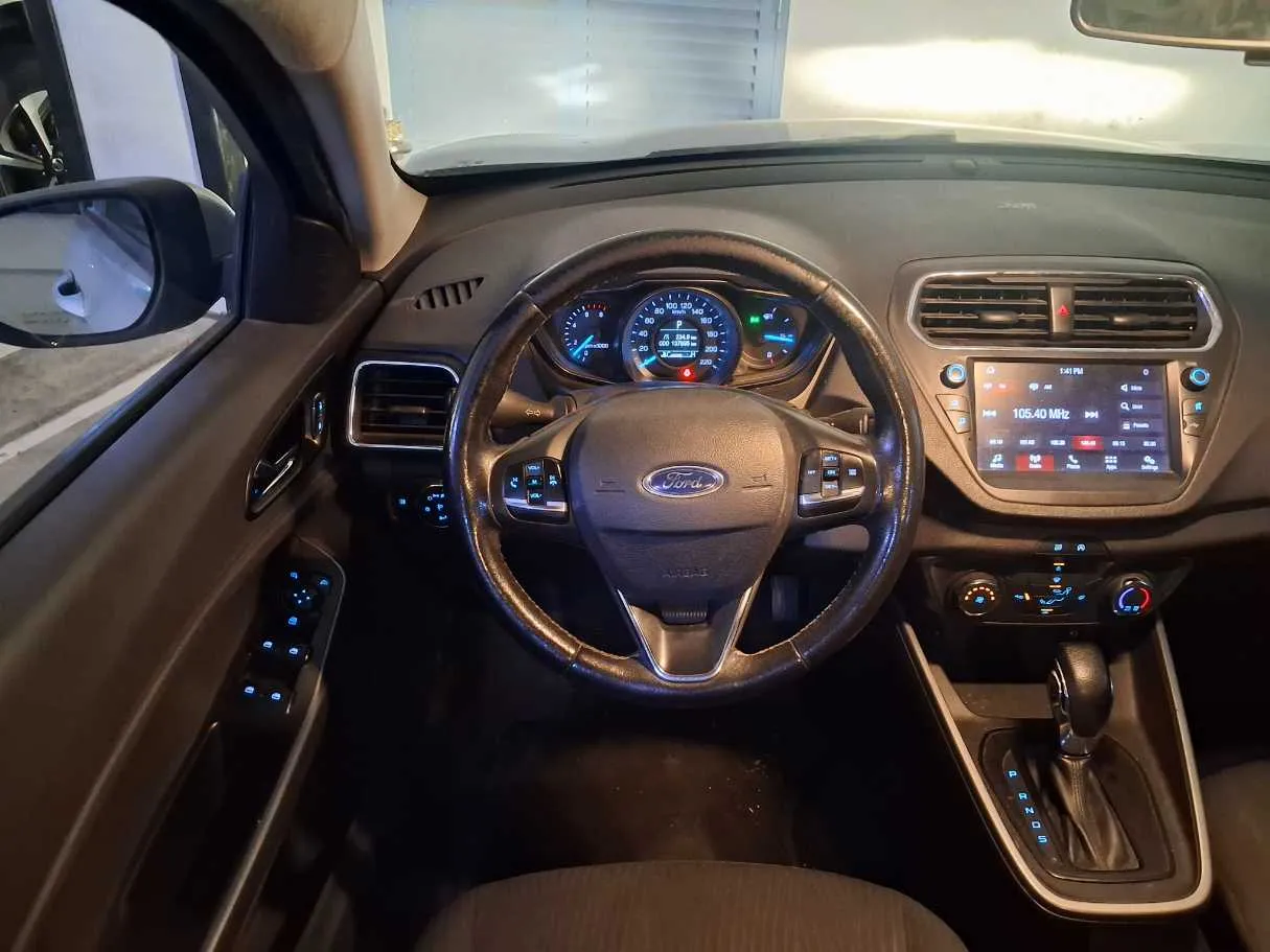 Car image 18