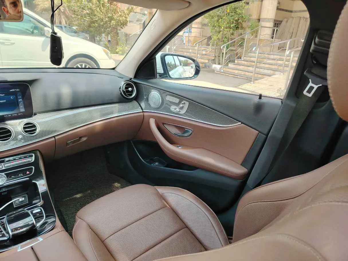 Car image 33