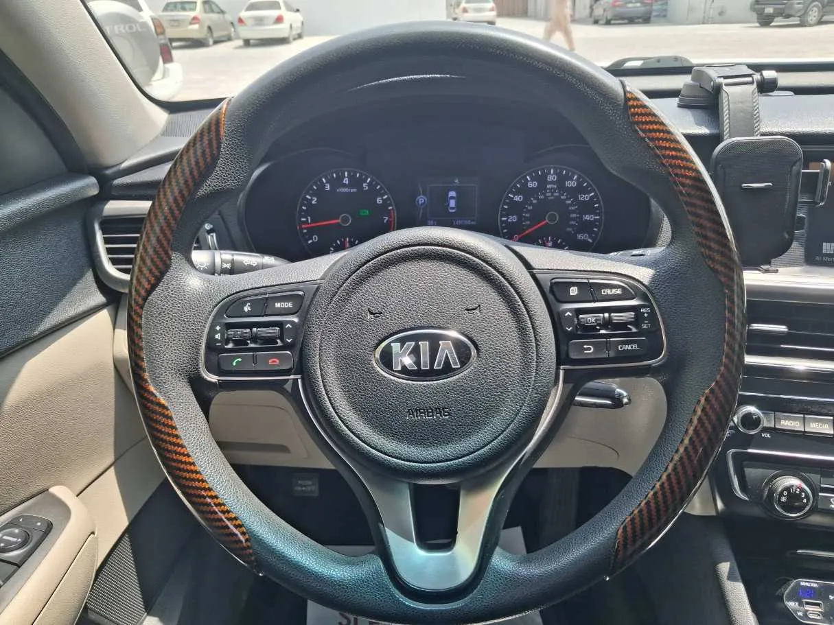 Car image 16