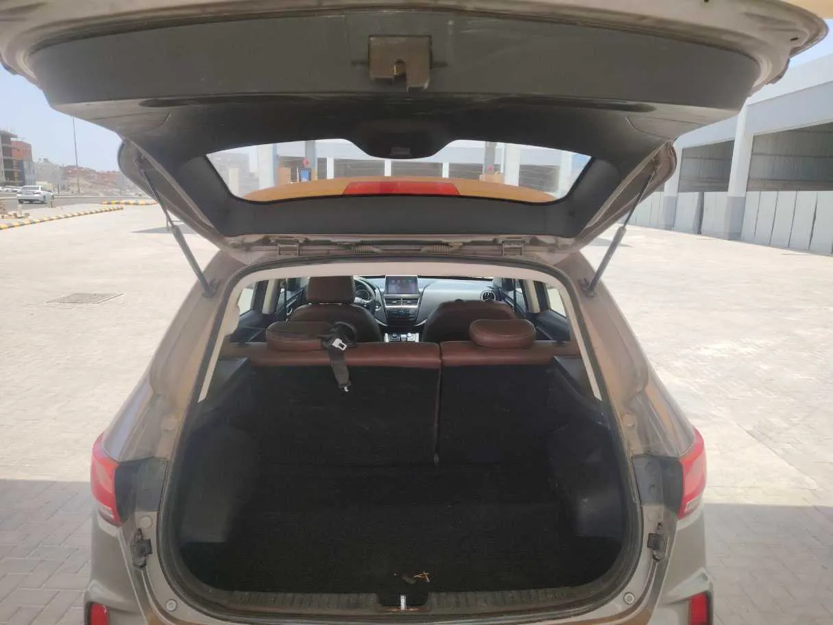 Car image 24