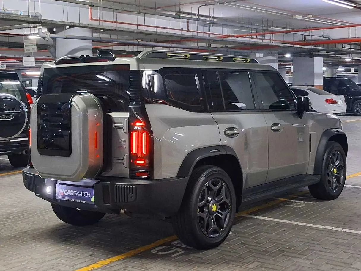 Car image 8