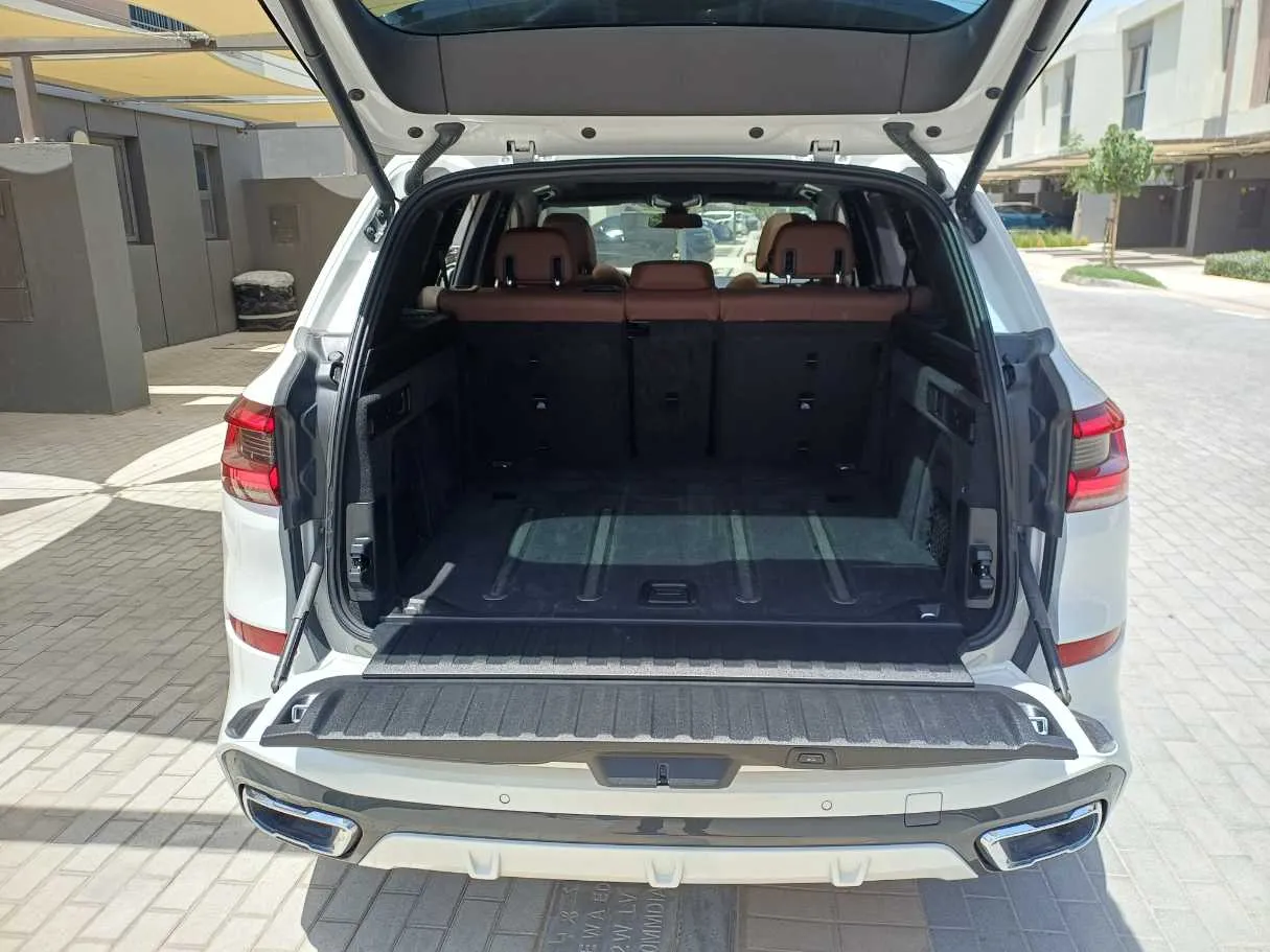 Car image 20