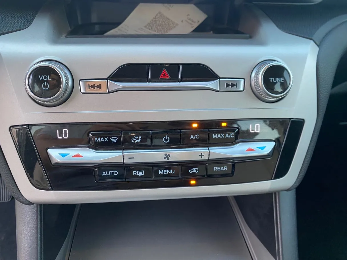 Car image 25