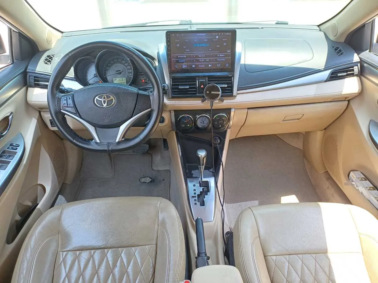 Car image 15