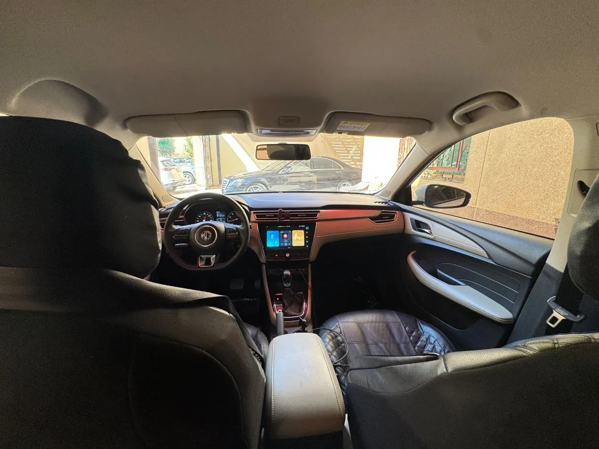 Car image 14