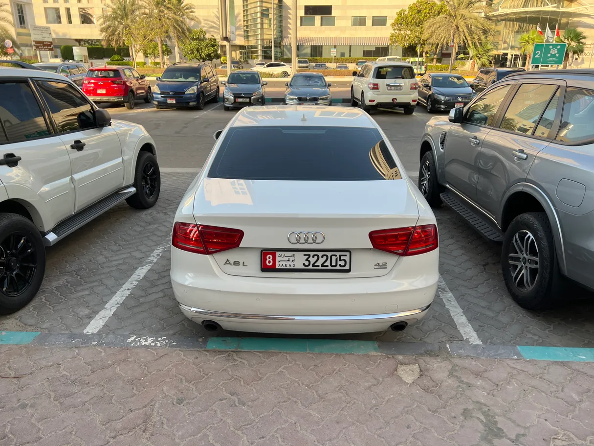 Car image 13