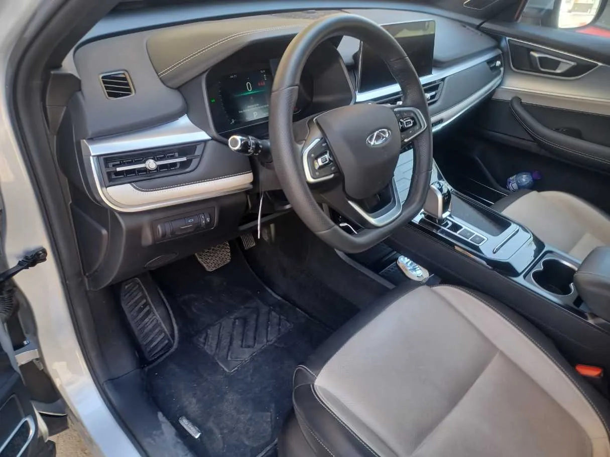 Car image 12