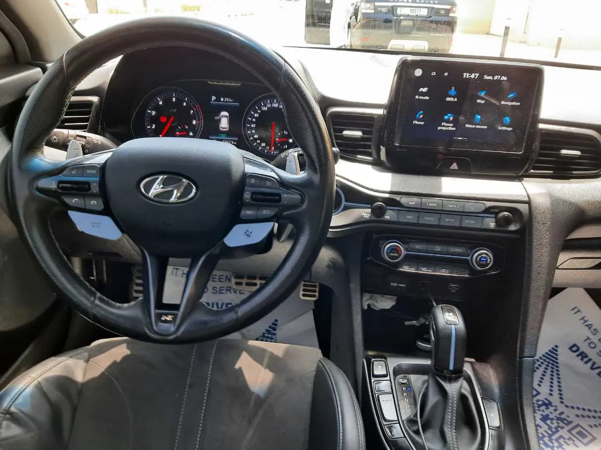 Car image 16