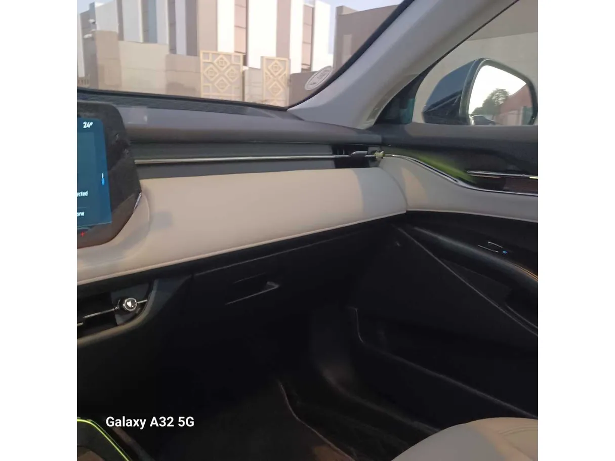 Car image 22