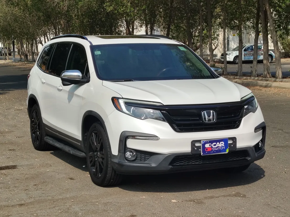 Car image 3