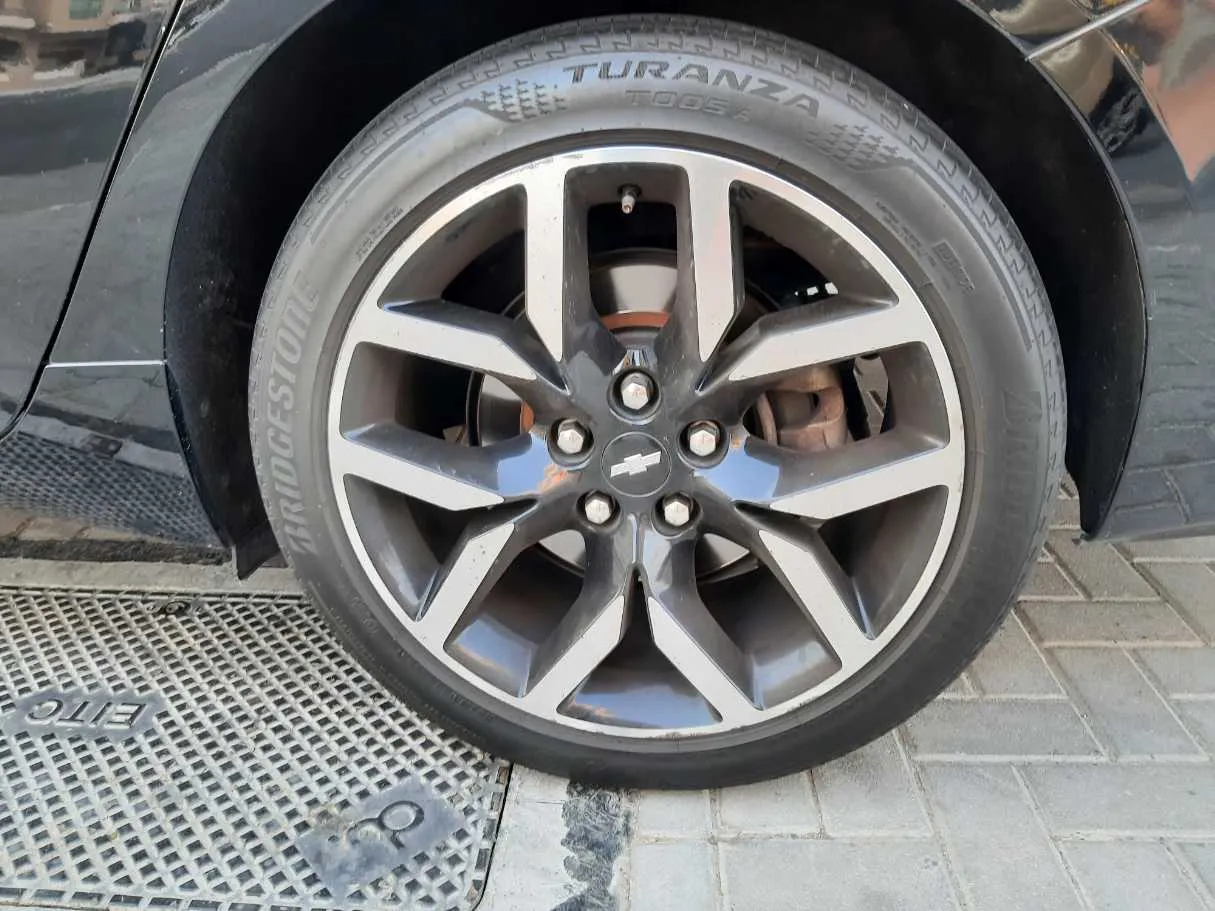 Car image 9