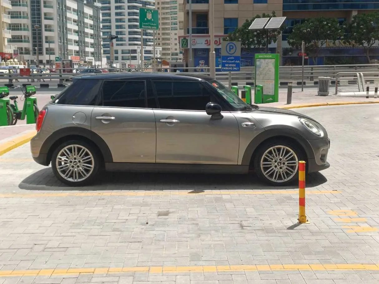 Car image 8