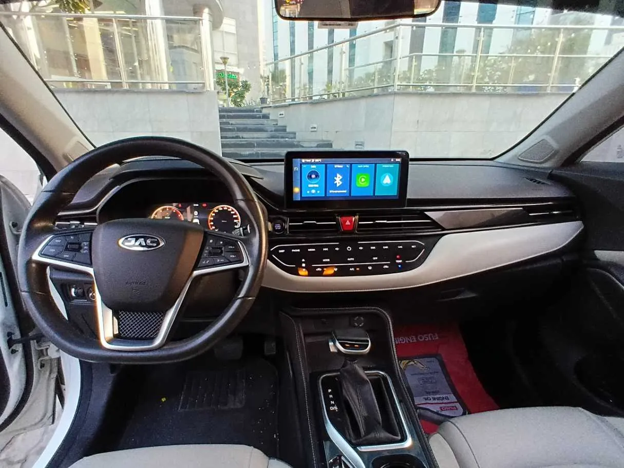 Car image 15