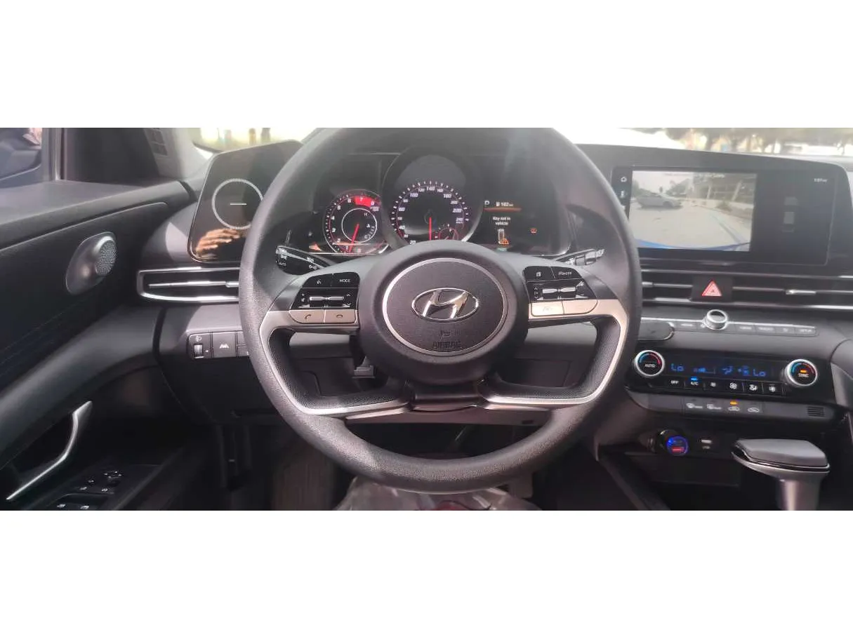 Car image 19
