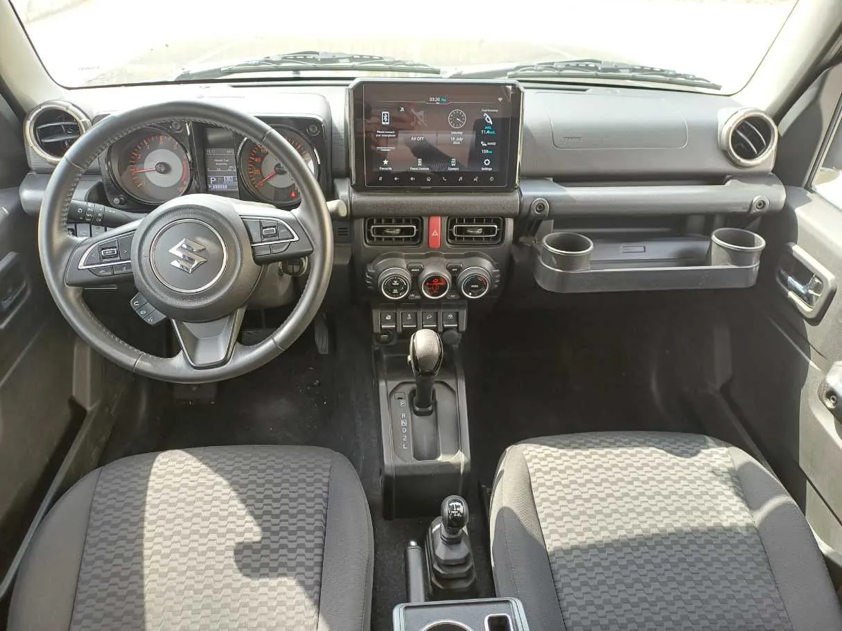 Car image 16