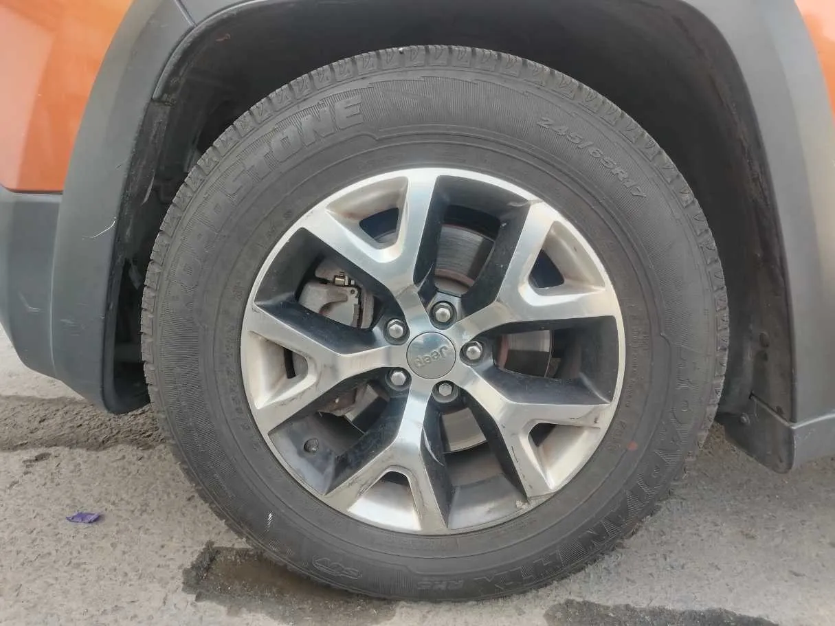 Car image 10