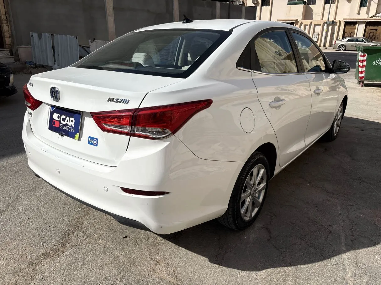 Car image 5